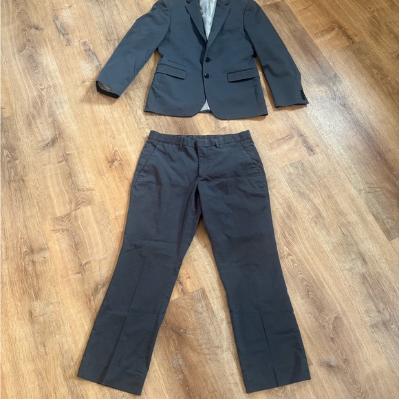 Express - Photographer Fitted Suit - Picture 2 of 10